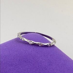 💛 Elegant 925 Silver Band with Crystal Accents